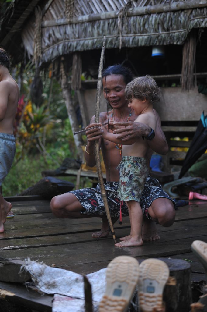 A la rencontre des Hommes Fleurs : Notre aventure chez l'une des dernières Tribus du monde, au coeur de Sumatra. eri 6990
